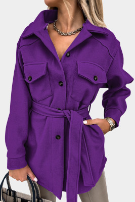 Пурпурное пальто на пуговицах с лацканами и нагрудными карманами