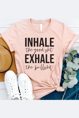 Розовая футболка с коротким рукавом с буквенным принтом INHALE EXHALE