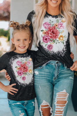 Черная семейная футболка с цветочными блоками и цветочным принтом для мамы