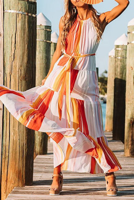 Многоцветное платье макси с цветными блоками и плиссированным вырезом на шее без спинки