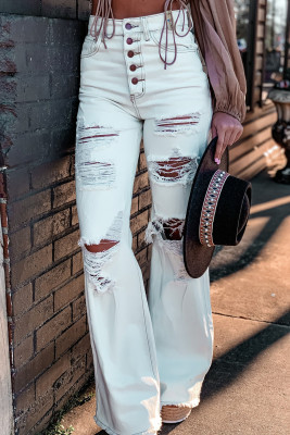 Белые легкие потертые расклешенные джинсы с рваными пуговицами и разрезами на пуговицах