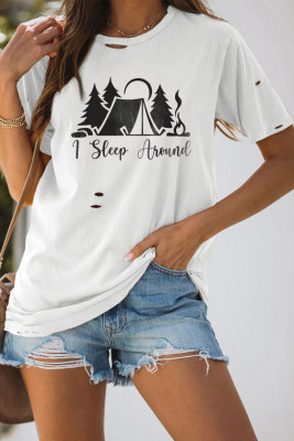 Белая рваная футболка с рисунком I Sleep Around Camp