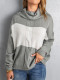 Suéter de punto suelto con cuello alto y bloques de color gris