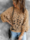 Suéter de punto suelto con hombros caídos y estampado de leopardo