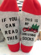 Calcetines navideños con estampado de letras en bloques de color