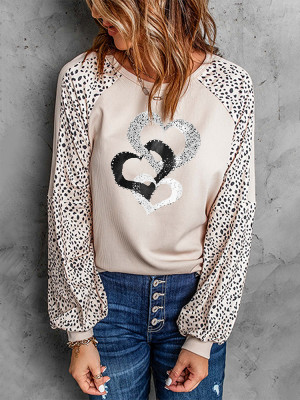 Blusa con bloques de color de corazón de leopardo de San Valentín caqui