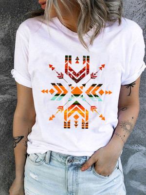 Camiseta blanca con estampado azteca de cuello redondo