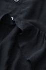 Vestido largo con hombros descubiertos y esmaltado negro
