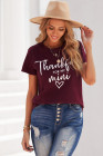 Camiseta con estampado de letras de vino