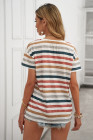Mehrfarbiges Streifen-T-Shirt mit V-Ausschnitt