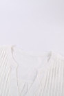 Blusa plisada de manga corta con ojal con cuello en V blanca