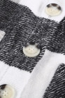 Giacca scozzese grigia a maniche lunghe con bottoni a blocchi di colore con tasca