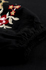 Top de manga larga con bordado floral negro