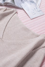 Однотонный свитер с V-образным вырезом и кисточками